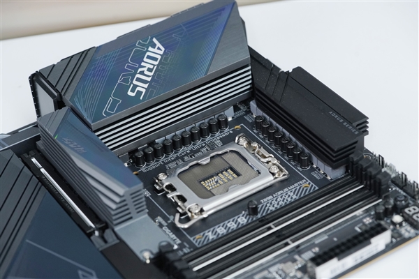 支持9500+内存!技嘉Z890 AORUS MASTER超级雕主板图赏