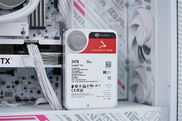 百TB NAS一步到位!希捷酷狼Pro 24TB硬盘图赏