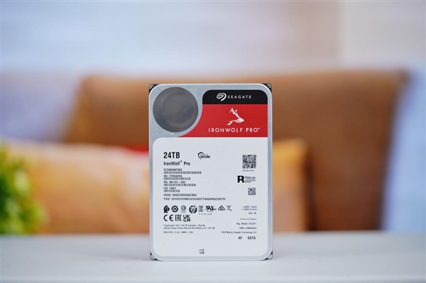 百TB NAS一步到位!希捷酷狼Pro 24TB硬盘图赏