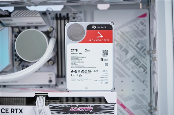 百TB NAS一步到位!希捷酷狼Pro 24TB硬盘图赏