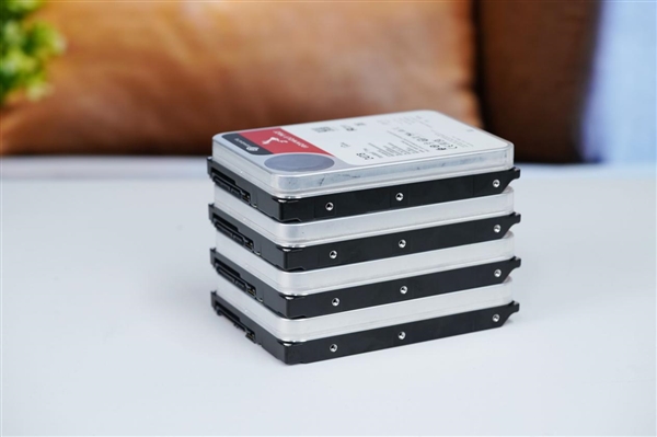 百TB NAS一步到位!希捷酷狼Pro 24TB硬盘图赏