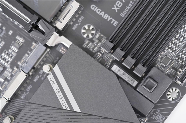 锐龙9000主流搭档!技嘉小雕X870 AORUS ELITE WIFI7图赏