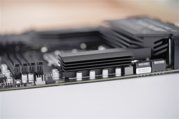 锐龙9000主流搭档!技嘉小雕X870 AORUS ELITE WIFI7图赏