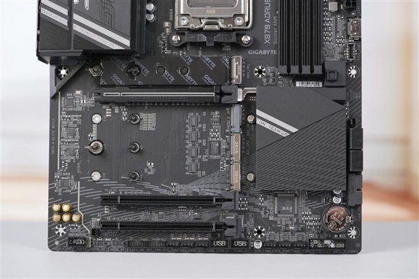 锐龙9000主流搭档!技嘉小雕X870 AORUS ELITE WIFI7图赏