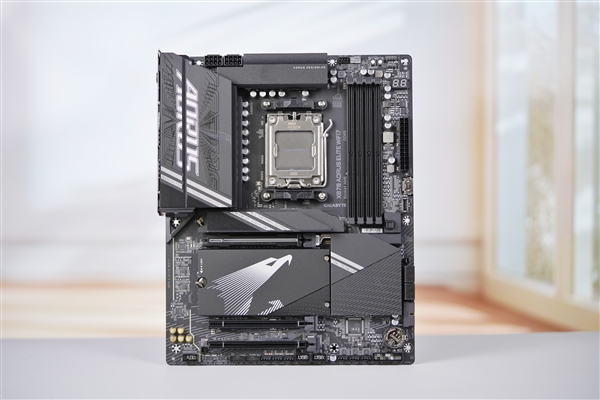 锐龙9000主流搭档!技嘉小雕X870 AORUS ELITE WIFI7图赏