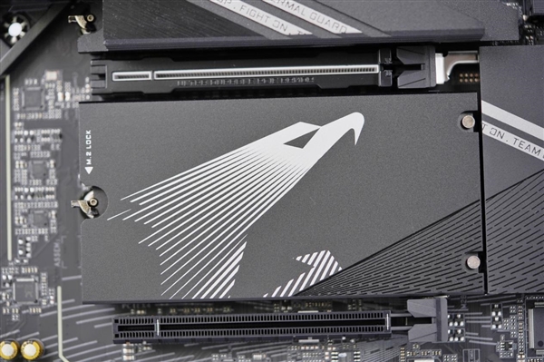 锐龙9000主流搭档!技嘉小雕X870 AORUS ELITE WIFI7图赏