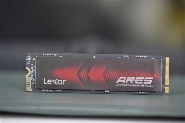 真正存储自由!雷克沙ARES 8TB SSD图赏