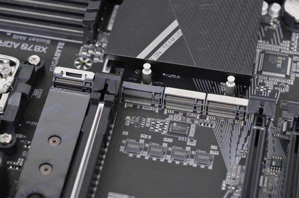 锐龙9000主流搭档!技嘉小雕X870 AORUS ELITE WIFI7图赏