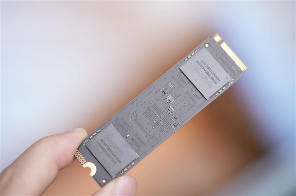 真正存储自由!雷克沙ARES 8TB SSD图赏