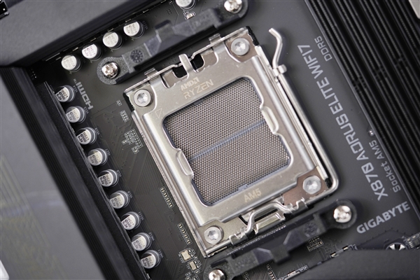 锐龙9000主流搭档!技嘉小雕X870 AORUS ELITE WIFI7图赏