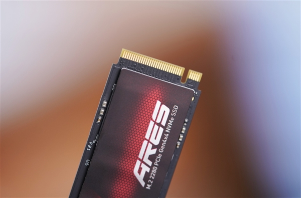 真正存储自由!雷克沙ARES 8TB SSD图赏