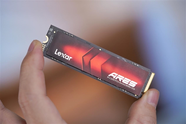 真正存储自由!雷克沙ARES 8TB SSD图赏