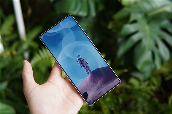 红魔10 Pro真机首曝:终结挖孔屏时代