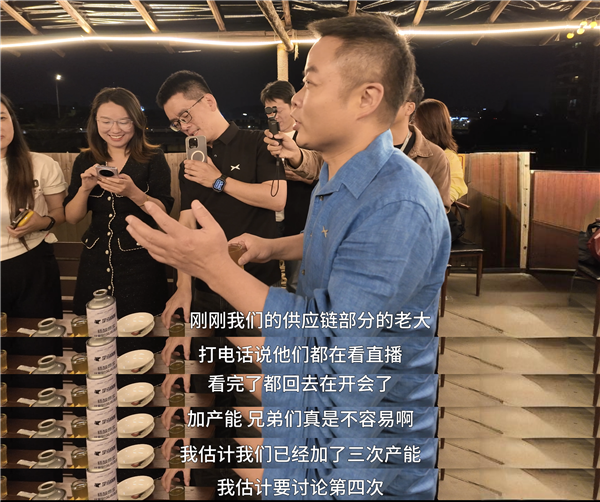 小鹏P7+大定破3万台!何小鹏吃烧烤庆功 还发了大红包