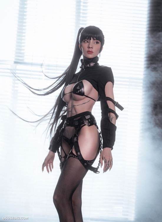 俄妹COS《剑星》女主镂空服：完美还原