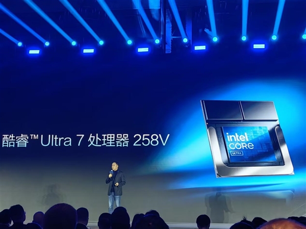 腾讯+Intel+京东方三强联手！全球首款裸眼3D PC游戏掌机问世