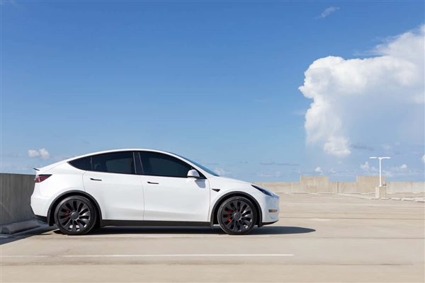 Model Y年终降价：特斯拉开始反击国产新能源汽车