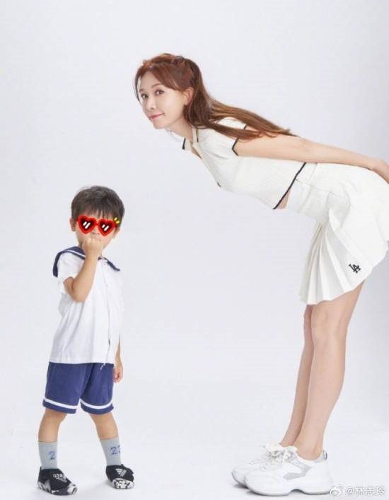 50岁林志玲晒新照引围观 与儿子庆生画面有爱：网友感慨少女感满满