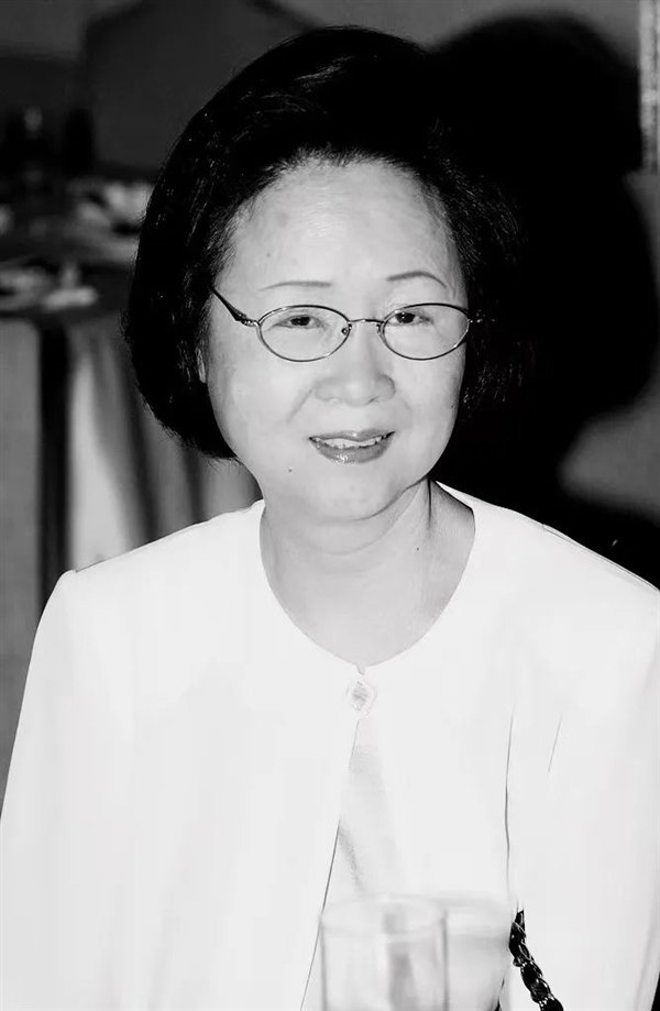 琼瑶死因曝光：一氧化碳中毒 窒息而亡