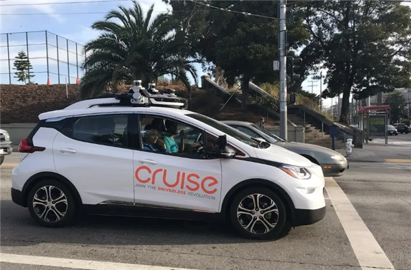 通用放弃Robotaxi 700亿打水漂！Cruise创始人：一群笨蛋