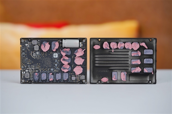 首款晶栈Xtacking 2.0技术！长江存储PE321 6.4TB SSD图赏